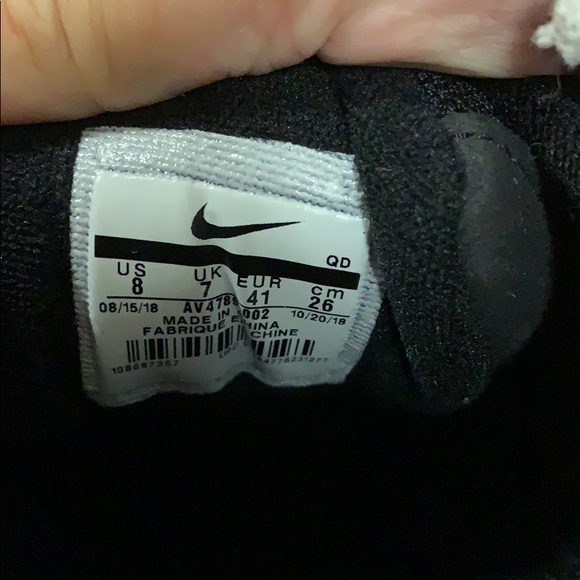 Men’s Nike Sneakers - Picture 3 of 3